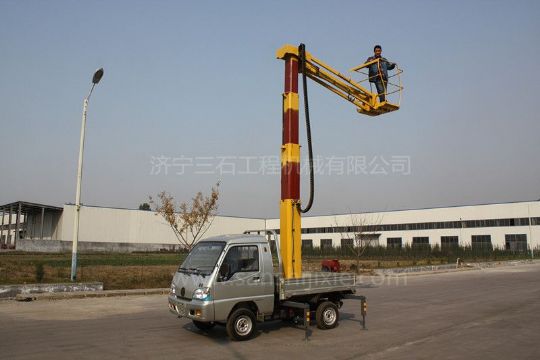 點(diǎn)擊查看詳細(xì)信息<br>標(biāo)題：小型高空作業(yè)車 閱讀次數(shù)：2924