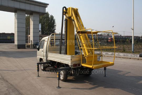 點(diǎn)擊查看詳細(xì)信息<br>標(biāo)題：小型電動高空作業(yè)車 閱讀次數(shù)：3124