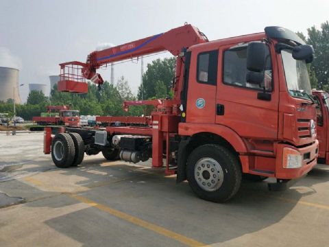 點(diǎn)擊查看詳細(xì)信息<br>標(biāo)題：6.3噸大運(yùn)隨車吊 閱讀次數(shù)：1901