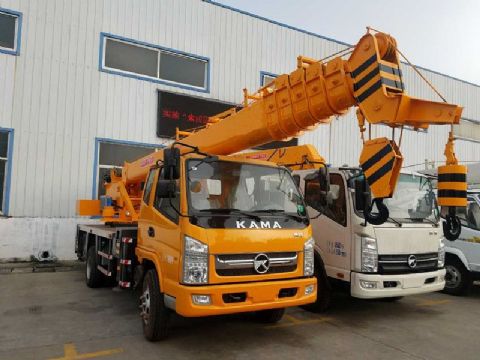 點擊查看詳細信息<br>標題：10噸凱馬汽車吊 閱讀次數(shù)：2070
